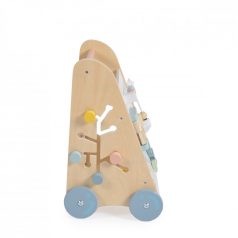 Moni fa járássegítő