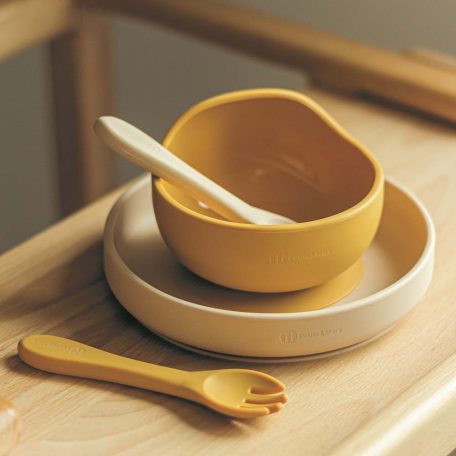 PETITE&MARS Szilikon tál tapadókoronggal TAKE&MATCH  Intense Ochre 6m+