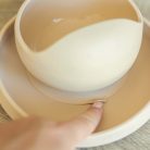 PETITE&MARS Szilikon tál tapadókoronggal TAKE&MATCH Desert Sand 6m+