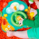 BRIGHT STARTS Zenélő kormánykerék játék t Lights & Colors Driver™ 6hó+