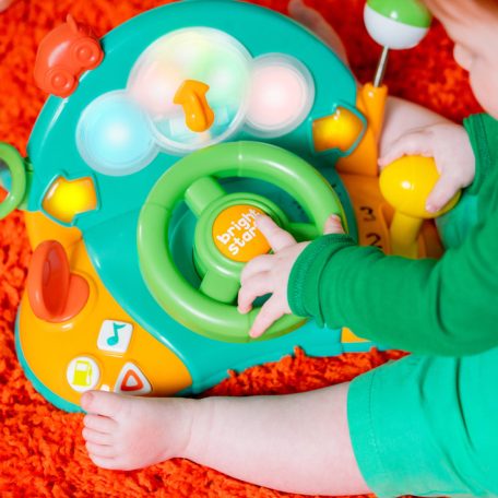 BRIGHT STARTS Zenélő kormánykerék játék t Lights & Colors Driver™ 6hó+