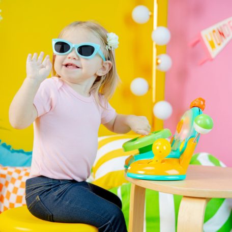 BRIGHT STARTS Zenélő kormánykerék játék t Lights & Colors Driver™ 6hó+