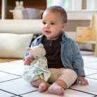 INGENUITY Morzsolókendő Cozy Lovey – Nate™ 0hó+