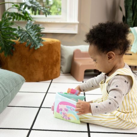 INGENUITY Puha érzékszervi könyv Deni 0hó+